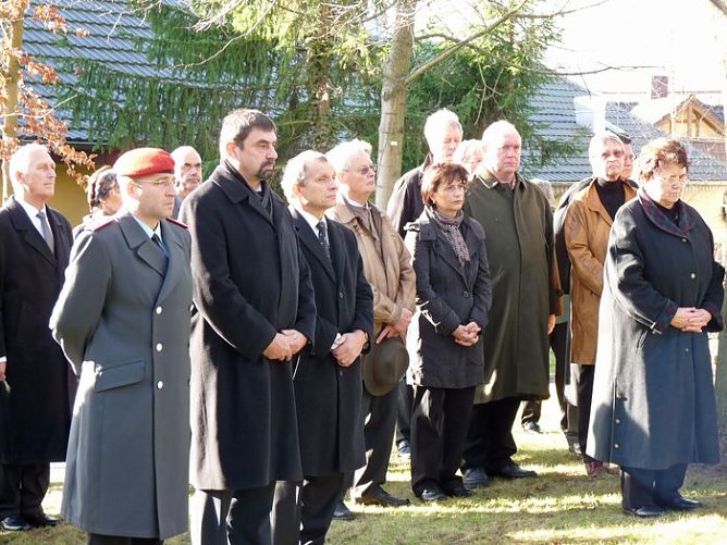 Feierliche Kranzniederlegung (Foto: Karl-Heinz Herrmann) Feierliche Kranzniederlegung (Foto: Karl-Heinz Herrmann)