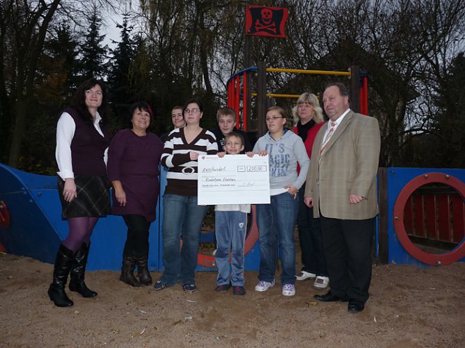 Spende anKinderheim Ebeleben (Foto: Karl-Heinz Herrmann) Spende anKinderheim Ebeleben (Foto: Karl-Heinz Herrmann)