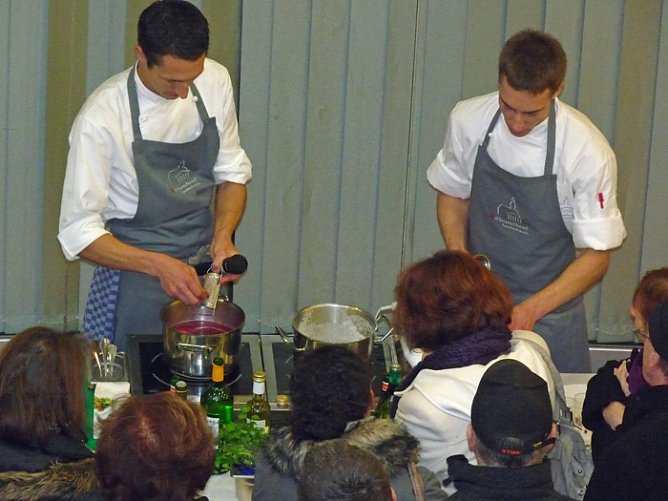 Sternekoch in den Topf geschaut (Foto: Karl-Heinz Herrmann) Sternekoch in den Topf geschaut (Foto: Karl-Heinz Herrmann)