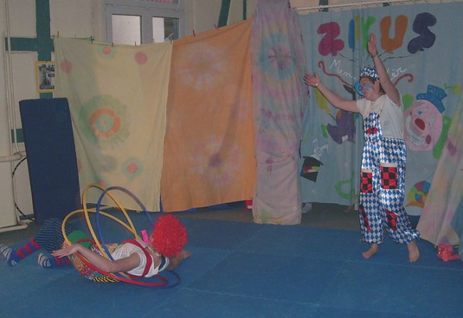 Theater im JUST mit viel Einsatz (Foto: Karl-Heinz Herrmann)