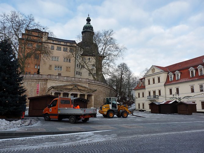 Aufbau Weihnachtsmarkt (Foto: Karl-Heinz Herrmann)