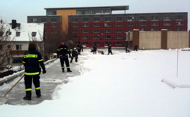 Einsatz auf Dächern (Foto: THW) Einsatz auf Dächern (Foto: THW)
