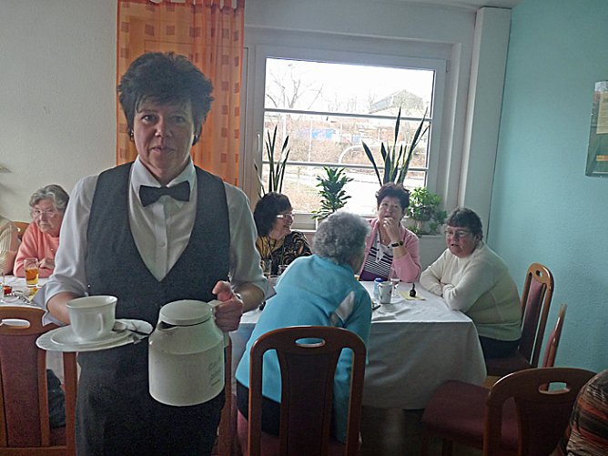 Der Sonntagkaffee (Foto: Karl-Heinz Herrmann) Der Sonntagkaffee (Foto: Karl-Heinz Herrmann)