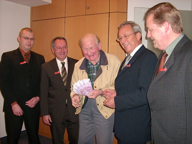 Strahlender Gewinner - Herr Leopold (Foto: Karl-Heinz Herrmann) Strahlender Gewinner - Herr Leopold (Foto: Karl-Heinz Herrmann)