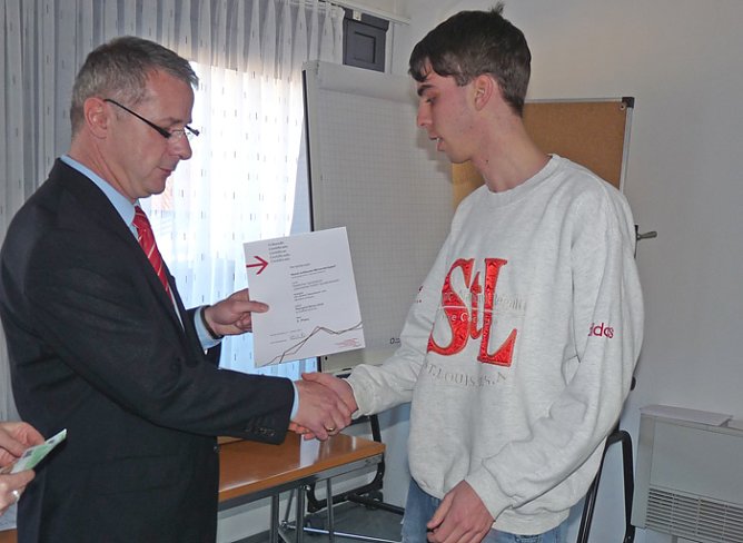 Cash auf die Hand (Foto: Karl-Heinz Herrmann) Cash auf die Hand (Foto: Karl-Heinz Herrmann)