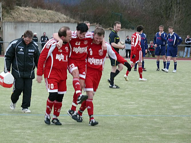 Eintracht gegen Petershütte (Foto: Karl-Heinz Herrmann) Eintracht gegen Petershütte (Foto: Karl-Heinz Herrmann)