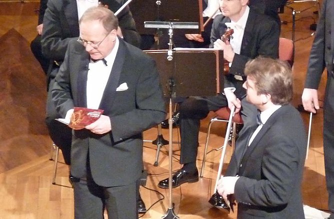 Weiteres vom Schlossball (Foto: Karl-Heinz Herrmann) Weiteres vom Schlossball (Foto: Karl-Heinz Herrmann)