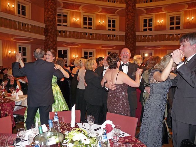 Weiteres vom Schlossball (Foto: Karl-Heinz Herrmann) Weiteres vom Schlossball (Foto: Karl-Heinz Herrmann)