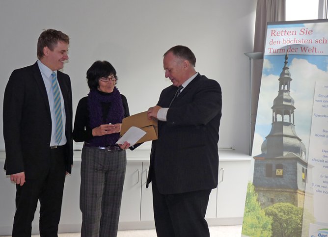 Fensterbilder für den Schiefen (Foto: Karl-Heinz Herrmann) Fensterbilder für den Schiefen (Foto: Karl-Heinz Herrmann)