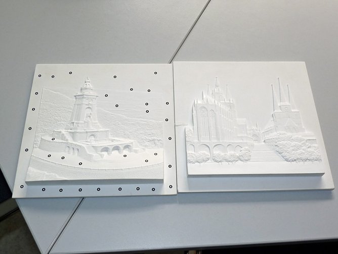 Fensterbilder für den Schiefen (Foto: Karl-Heinz Herrmann) Fensterbilder für den Schiefen (Foto: Karl-Heinz Herrmann)