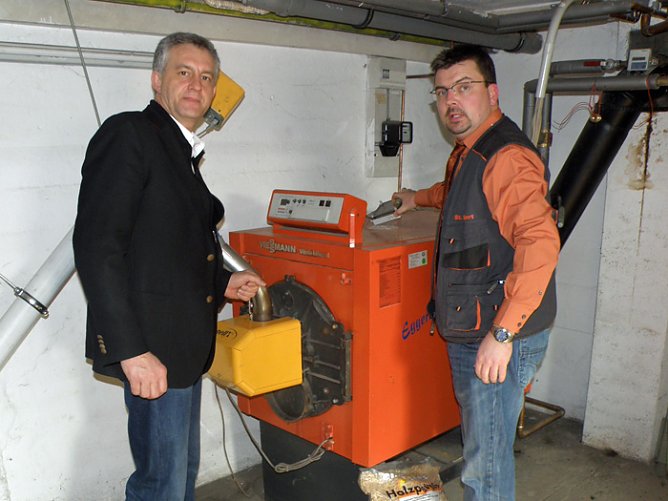 Bei innovativem Unternehmen (Foto: SPD Wahlkreisbüro Lemme) Bei innovativem Unternehmen (Foto: SPD Wahlkreisbüro Lemme)