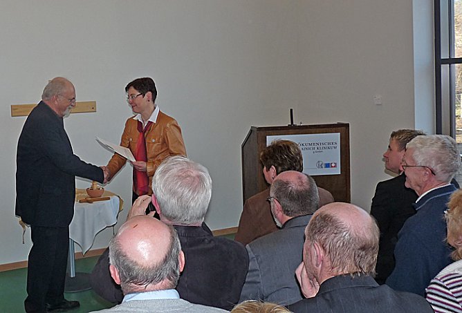 Förderbescheid Suchtstation (Foto: Karl-Heinz Herrmann) Förderbescheid Suchtstation (Foto: Karl-Heinz Herrmann)