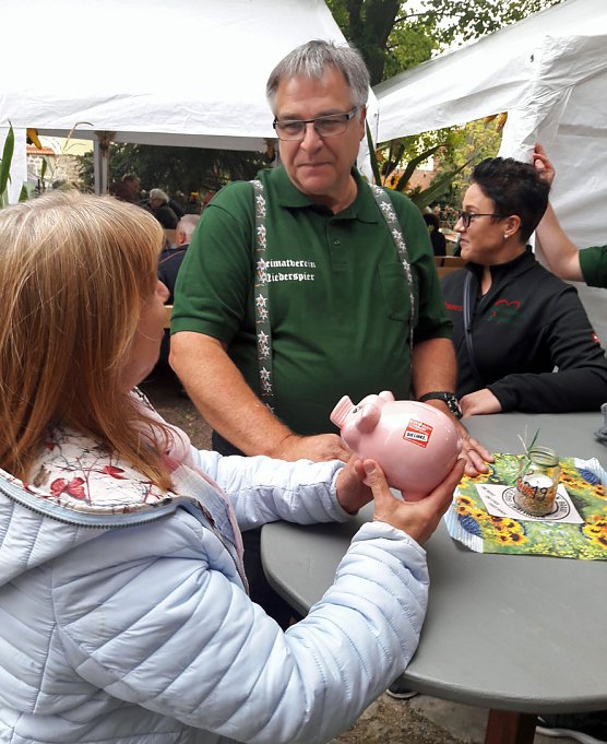 Bild: R&auml;dergro&szlig;e Backbleche zum Erntedankfest in Niederspier
