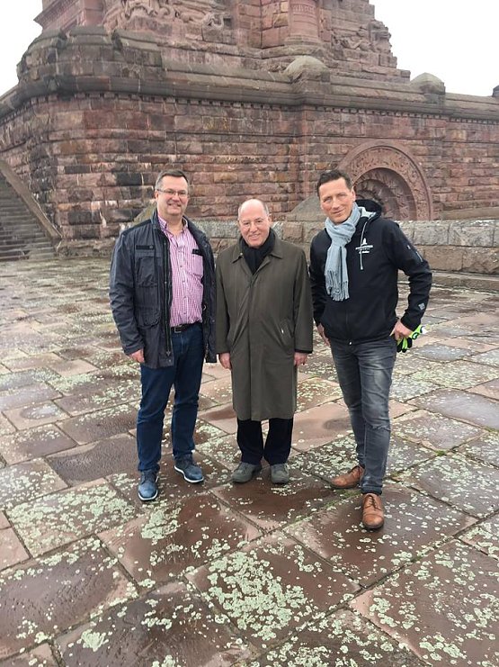 Bild: Gregor Gysi (Die Linke) besuchte heute das Kyffh&auml;userdenkmal...