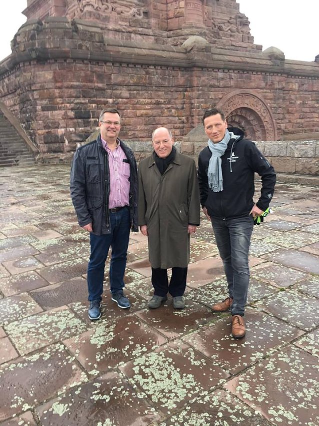 Bild: Gregor Gysi (Die Linke) besuchte heute das Kyffh&auml;userdenkmal...