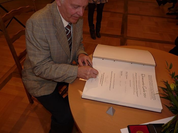 Ehrenarbeit gew&uuml;rdigt