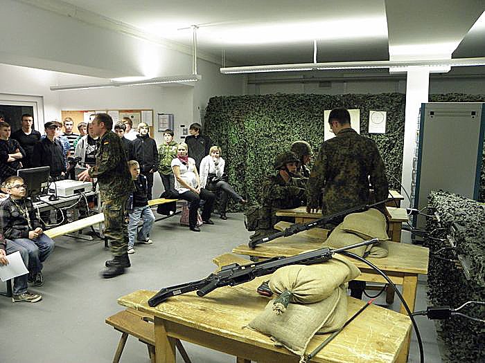 Offene T&uuml;r bei Bundeswehr