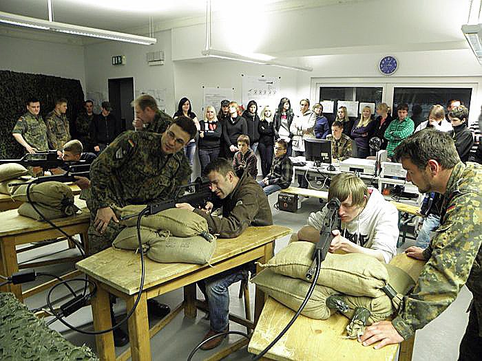 Offene T&uuml;r bei Bundeswehr