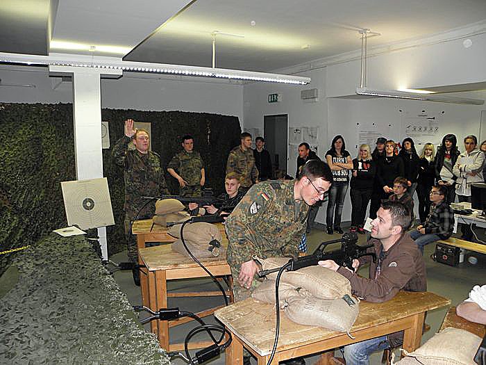 Offene T&uuml;r bei Bundeswehr