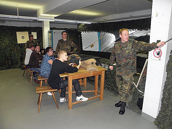 Offene T&uuml;r bei Bundeswehr