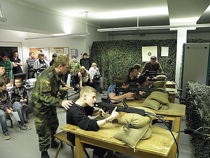 Offene T&uuml;r bei Bundeswehr