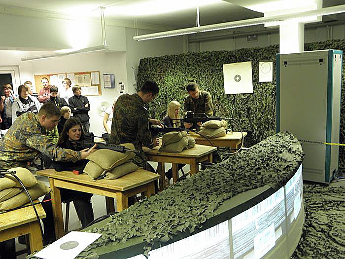 Offene T&uuml;r bei Bundeswehr