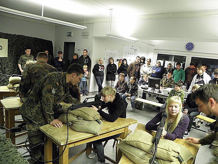 Offene T&uuml;r bei Bundeswehr