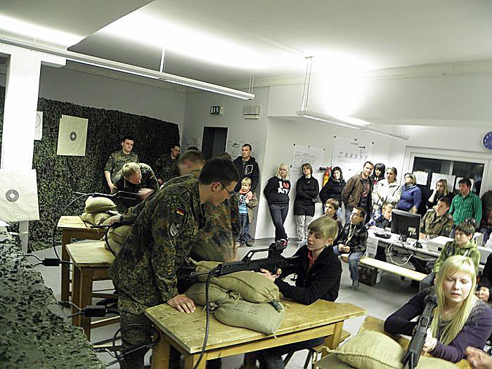 Offene T&uuml;r bei Bundeswehr