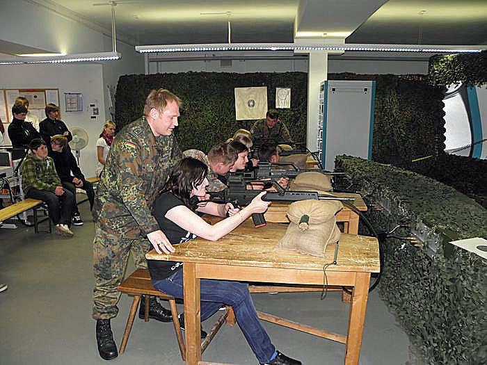 Offene T&uuml;r bei Bundeswehr