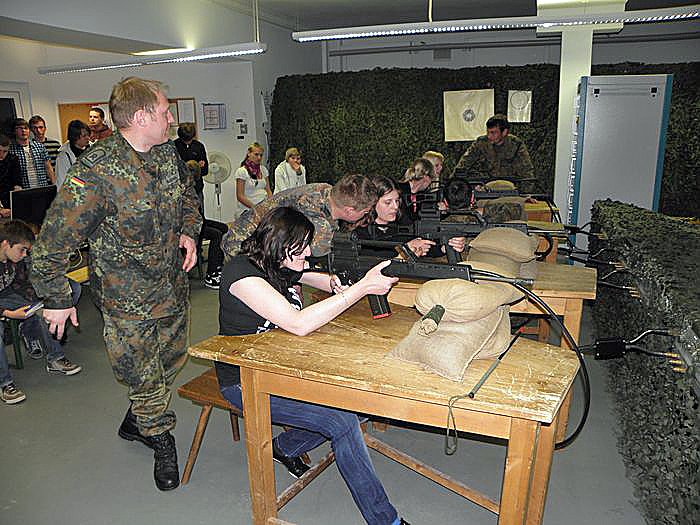 Offene T&uuml;r bei Bundeswehr