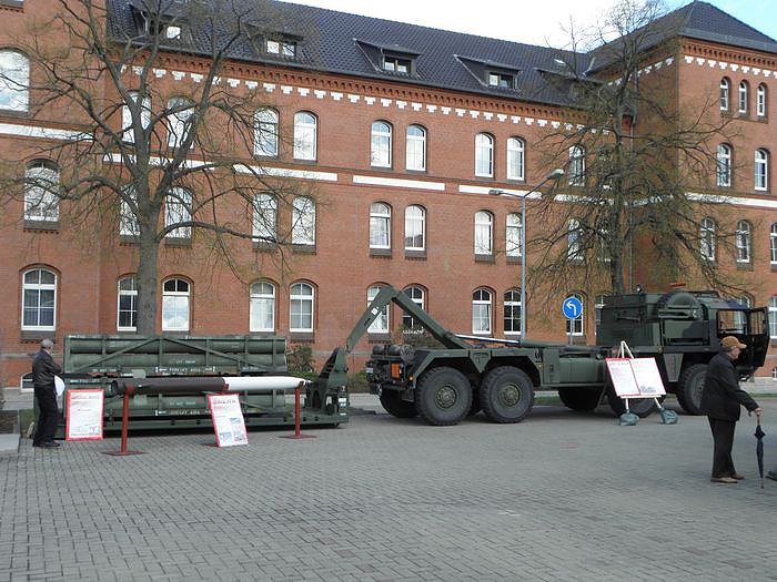 Offene T&uuml;r bei Bundeswehr