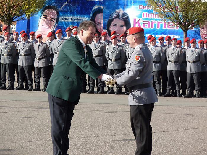 Fahnenband verliehen