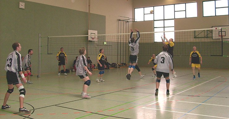 Ausschnitt aus dem letzten Spiel des Turniers zwischen Team Kyffh&auml;usersparkasse und WSG Franzberg.