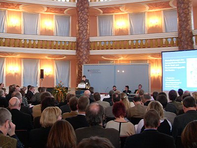 Dr Kendscheck bei Diskussion