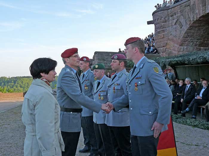 Ehrenmedaille &uuml;berreicht