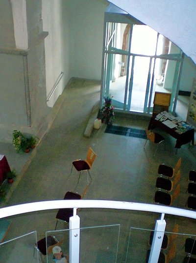 Blick von der Turmtreppe zum Eingang