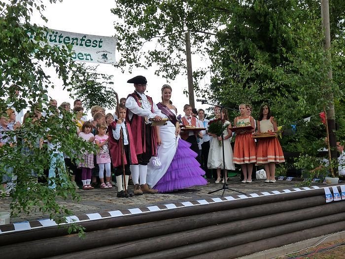 Laubk&ouml;nig gekr&ouml;nt