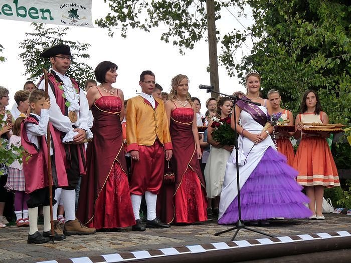 Laubk&ouml;nig gekr&ouml;nt