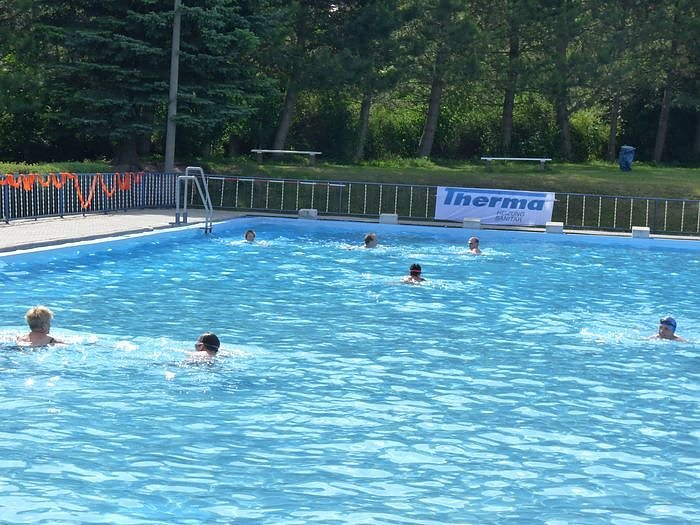 24 Stunden Schwimmen begonnen