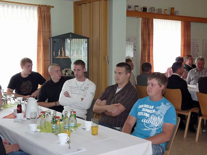 Zeugnisse &uuml;bergeben