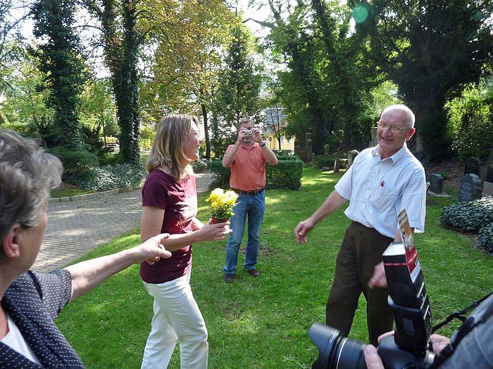 &Uuml;bergabe eines wertvollen Grabgitters