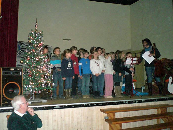 Heimatsagen zur Weihnachtsfeier aufgef&uuml;hrt