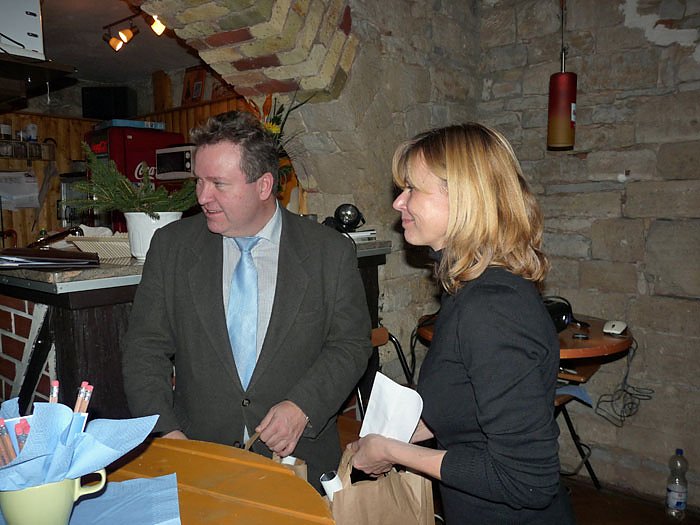 Bildungsbericht &uuml;bergeben.