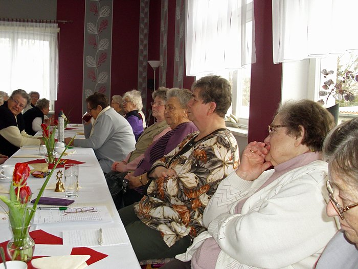 Senioren mit Stadtr&auml;ten im Gespr&auml;ch