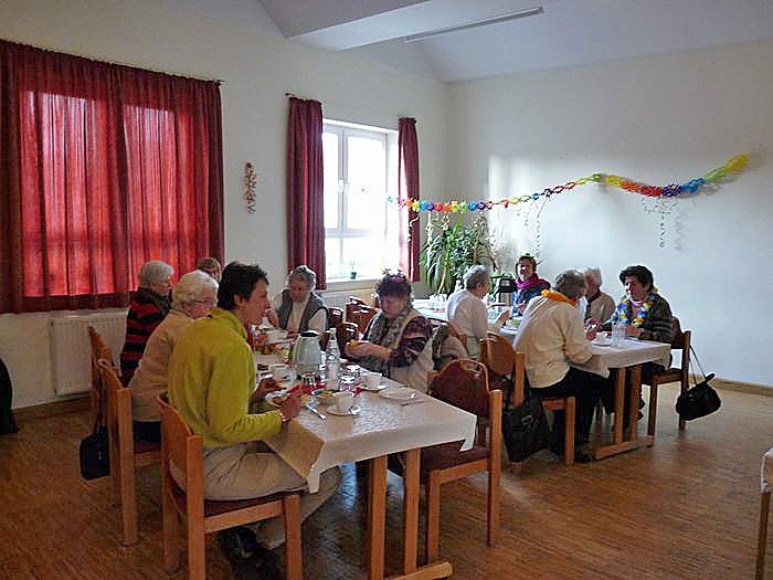 N&auml;rrisch gefr&uuml;hst&uuml;ckt