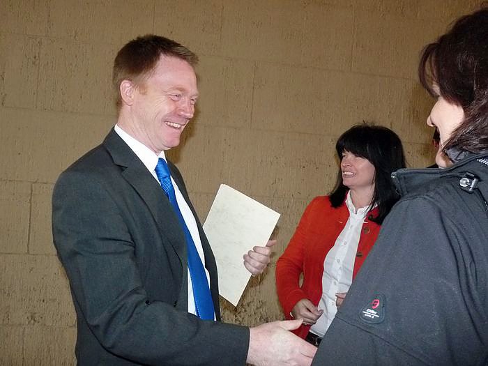 Matschie &uuml;bergibt F&ouml;rderbescheid