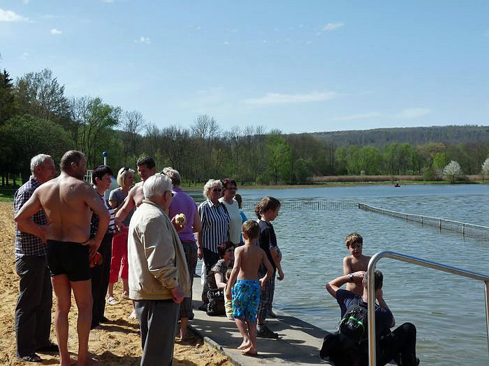 Fr&ouml;hlich angebadet