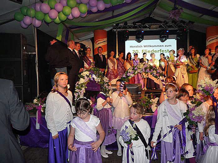 Die Wahl der Fliederk&ouml;nigin (1)