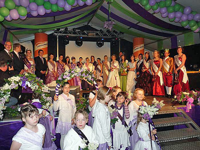 Die Wahl der Fliederk&ouml;nigin (1)