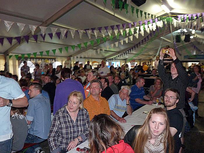 Die Wahl der Fliederk&ouml;nigin (1)